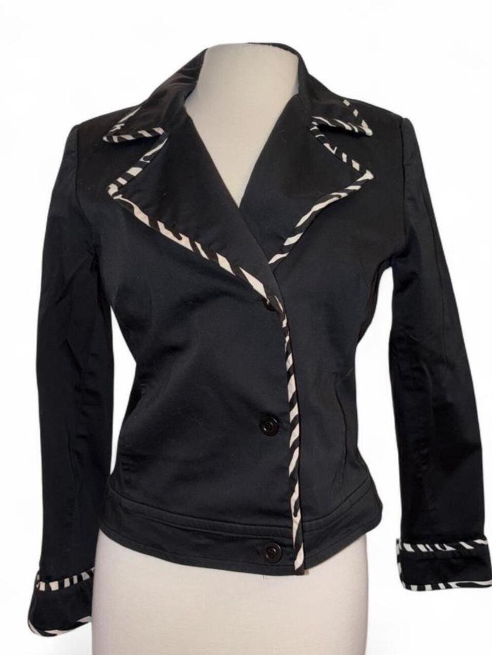 Doncaster Black Cropped Blazer Jacket with Graphic Trim - Size 8